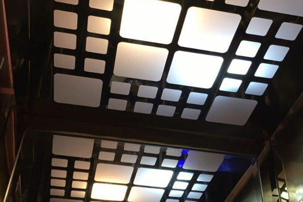استفاده از نور مناسب با میزان 50 لوکس برای آسانسور